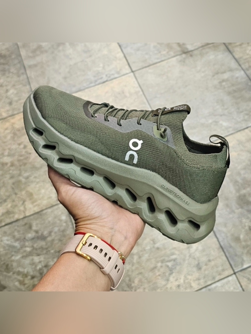 On Running lowe x oncloudtild khaki green size 5 women’s Cloudchase